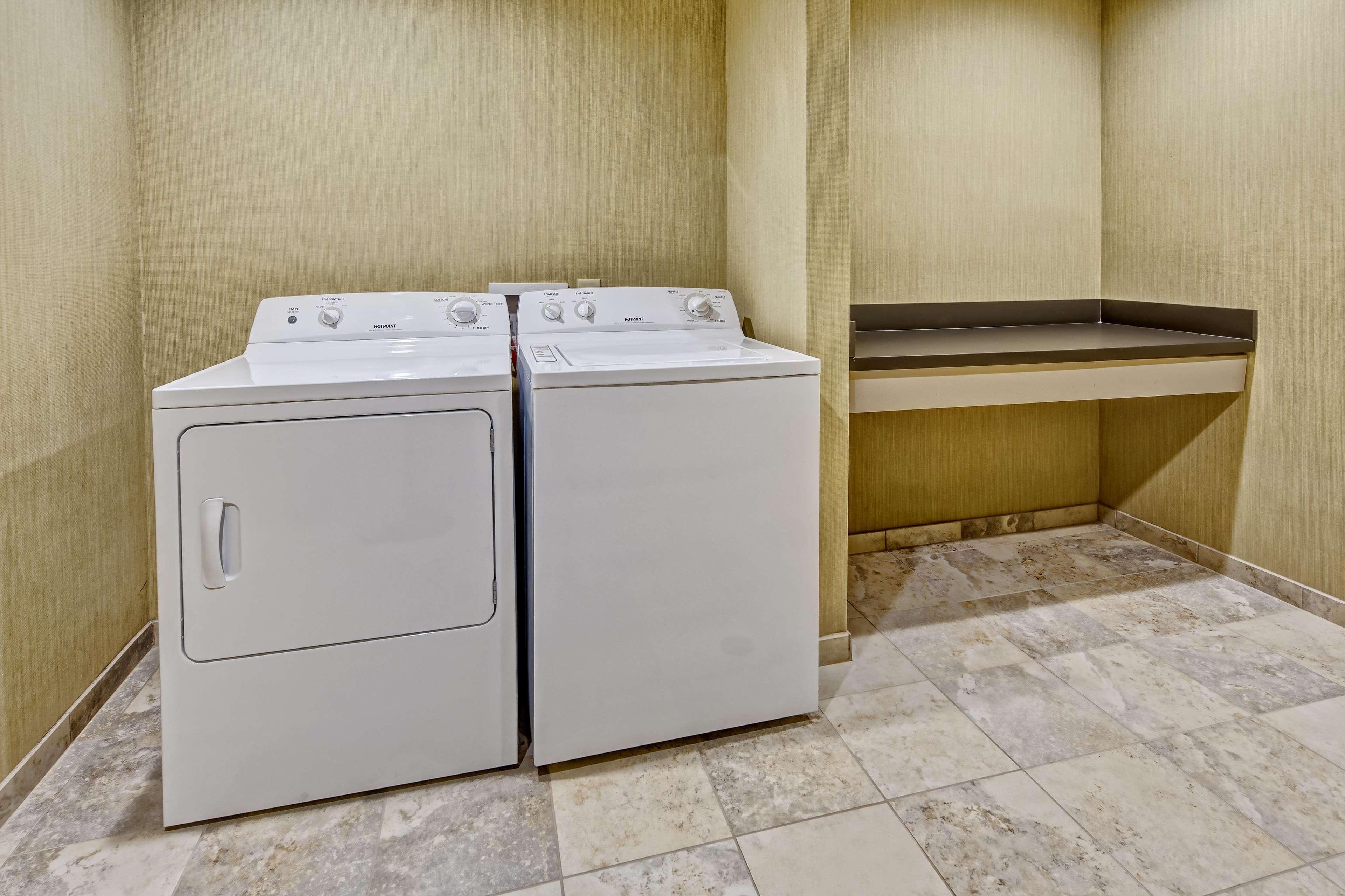 Hampton Inn Indianola מראה חיצוני תמונה
