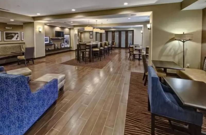 Hampton Inn Indianola מראה חיצוני תמונה